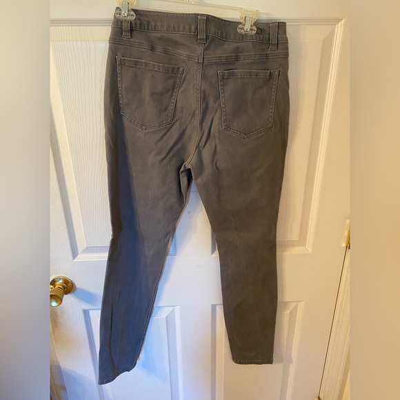 CAbi Women's Skinny Jeans in Charcoal Gray - Picture 4 of 5